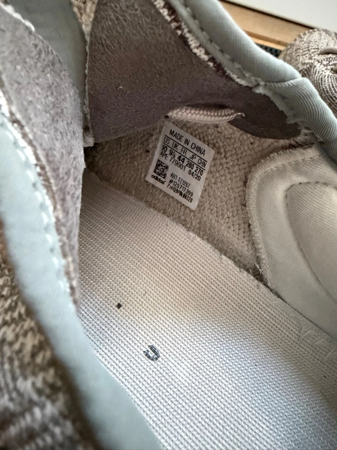 Yeezy Boost 350 V2 i beige och brunt - 2