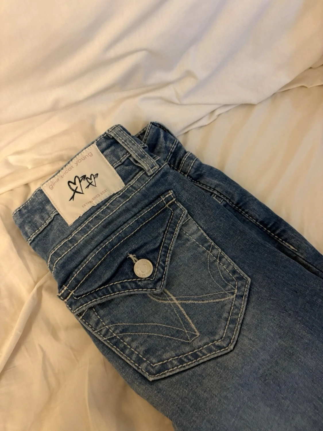 Blå bootcut jeans från Gina - 1