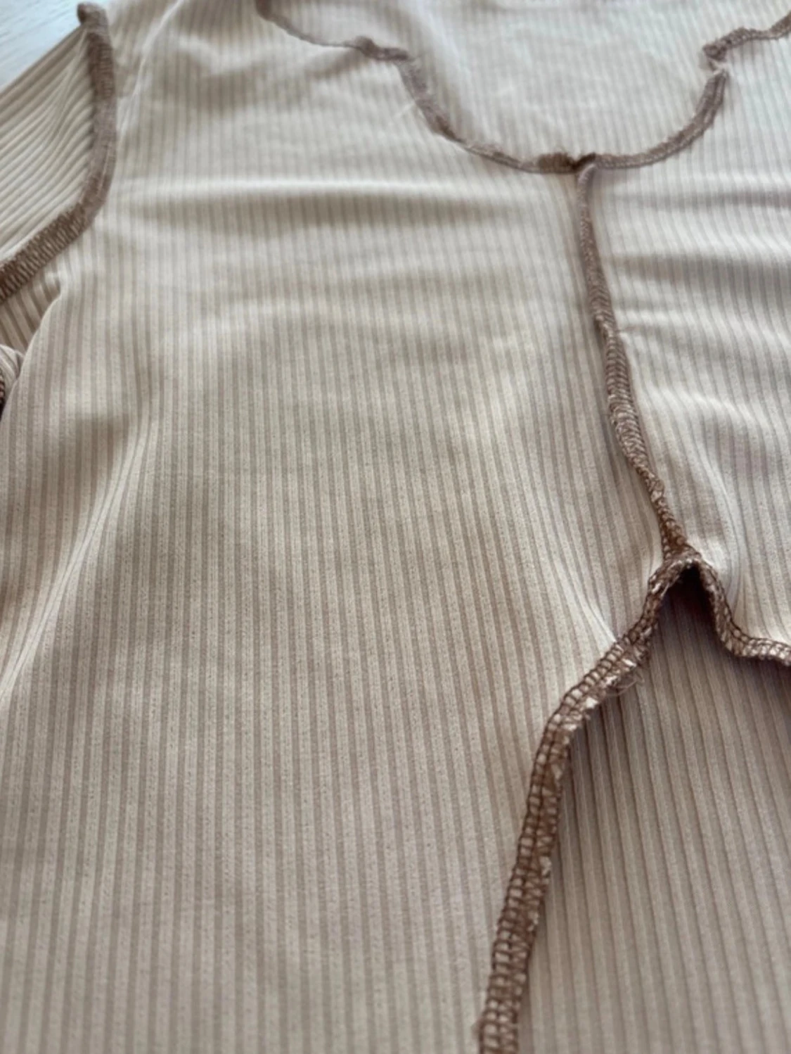 Beige croppad ribbad långärmad topp - 1