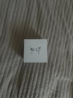 Airpods gen 2❣️ - Helt nya och oanvända airpods❣️ (finns kvitto med❣️) 