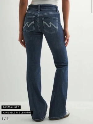 Nelly jeans   - Säljer mina Nelly jeans som är  köpta för 699kr, använda ett fåtal gånger.