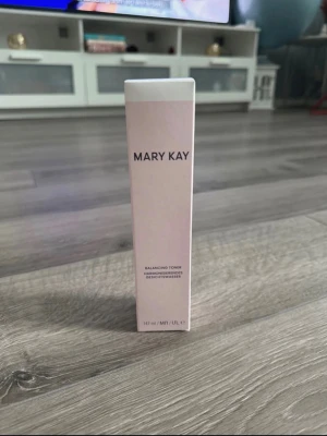 Balancing Toner Mary Kay - Balancing Toner från Mary Kay. Helt oöppnad då jag använder en annan serie. Passar alla hudtyper.