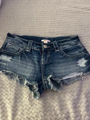 Jeansshorts från Gina tricot  - Skit snygg jeans shorts från Gina tricot som är jätte fina nu till sommaren💗