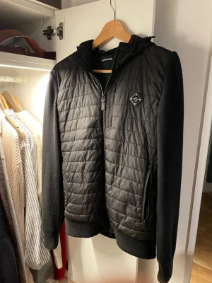 J. Lindeberg Cardigan - J Lindeberg cardigan i svart