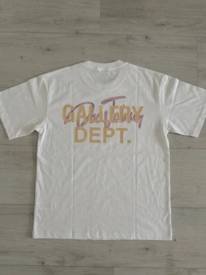 Gallery dept white t shirt - Size M, true to size. Just as new, unused. Feel free to ask questions DM
