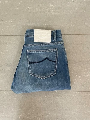 Jacob Cohën Jeans - Säljer nu dessa riktigt snygga Jacob Cohën Jeans i style 622, mått: 37,5 cl midja o 109 cm längd. skriv för fler bilder/frågor🙌🏼 