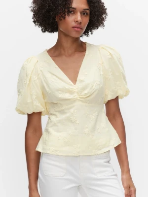 Ljusgul blus med puffärm och broderi - Söt ljusgul blus med v-ringning, puffiga korta ärmar och broderade blommor. Från MQ 