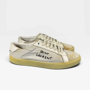 Saint Laurent Skor | 42 - Saint Laurent text sneaker | Okej skick: missfärgning | Storlek 42 | Kommer med kort | #37
