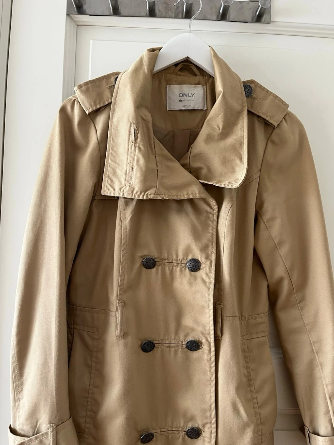 Beige trenchcoat från ONLY - 1