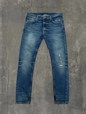 Nudie jeans w29 l30 - Ett par riktigt feta blåa grim Tim Nudie jeans! Storlek 28/30 men sitter lite som 29/30! Jeansen är i extremt bra skick används få tal gånger!  Kontakta gärna oss om du har några frågor! Priset är ej hugget i sten vid snabb affär!  Mvh Saint ;)