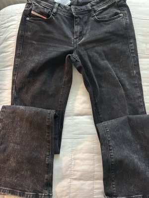 Diesel bootcut jeans - Supersnygga bootcut jeans från diesel, använda några fåtal gånger pga de är för små för mig.👍🏻, W26 L32💗