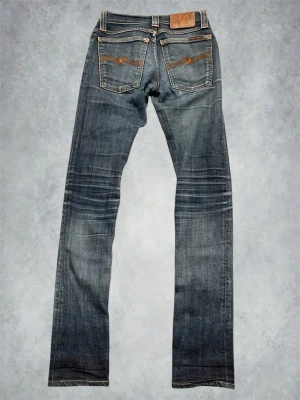 Nudie Jeans - Nudie jeans | skick: mycket fint | fräg: blå med feta slitningar | storlek 24/32 | skriv vid frågor | mvh MD closet 