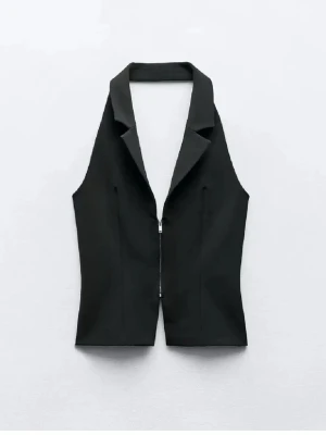 Festtopp, halterneck med öppen rygg  - Super snygg topp med öppen rygg. Halterneck! Ny utan prislapp!