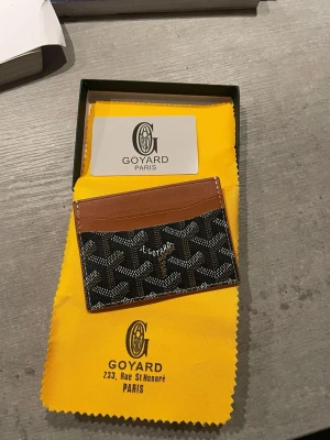  korthållare brun och svart - .