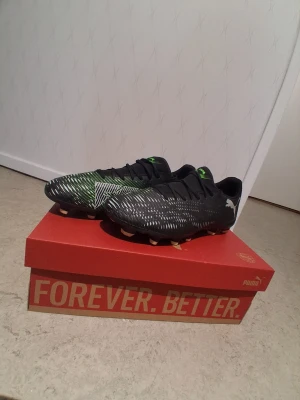 Puma fotbollsskor - Puma fotbollsskor anänd några gånger ute men den är som ny har ni funderingar skriv till mig!