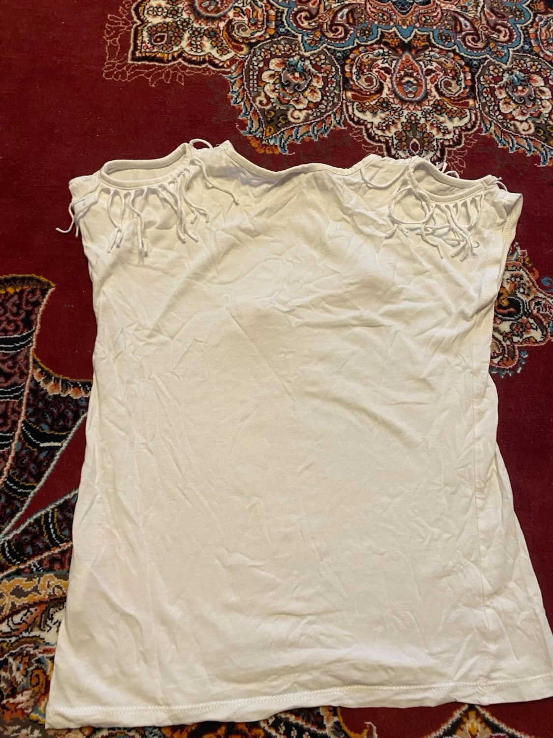 Vit t-shirt med blommor  - 1