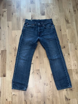 Levis 501 - Riktigt feta Levis 501 i bra skick priset kan diskuteras vid snabb affär 