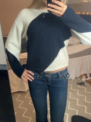 Stickad tröja från Gina! - Storlek 146/152! (Jag som brukar ha S passar k den!) köpt från Gina!💕