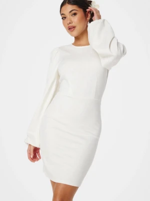 Vit klänning - Ny fin klänning, perfekt för student osv. Storlek M