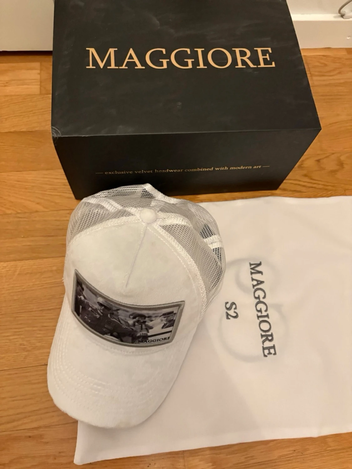 Vit keps från Maggiore