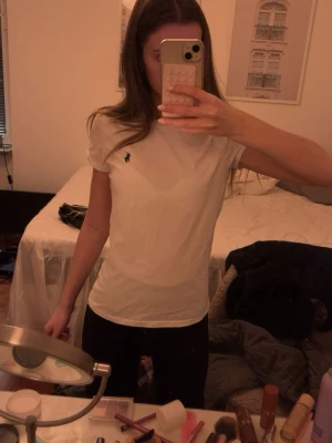 Ralph Lauren T shirt med svart märke - Säljer då jag inte använder den, ny skick original pris 1095kr