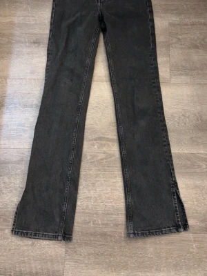 Svarta jeans split lager 157 - Svarta jeans i modellen split från lager 157, storlek Xs. Dom är i väldigt bra skick 