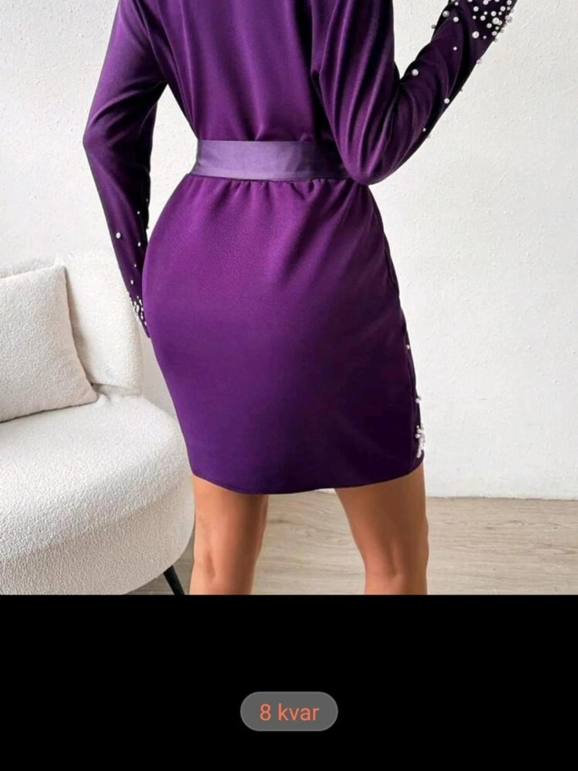 Lila klänning med pärldetaljer - 1