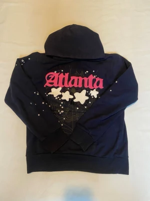 Sp5der Atlanta hoodie Size S - Säljer en helt ny spider atlanta hoodie i Size S bara att skriva om du undrar något