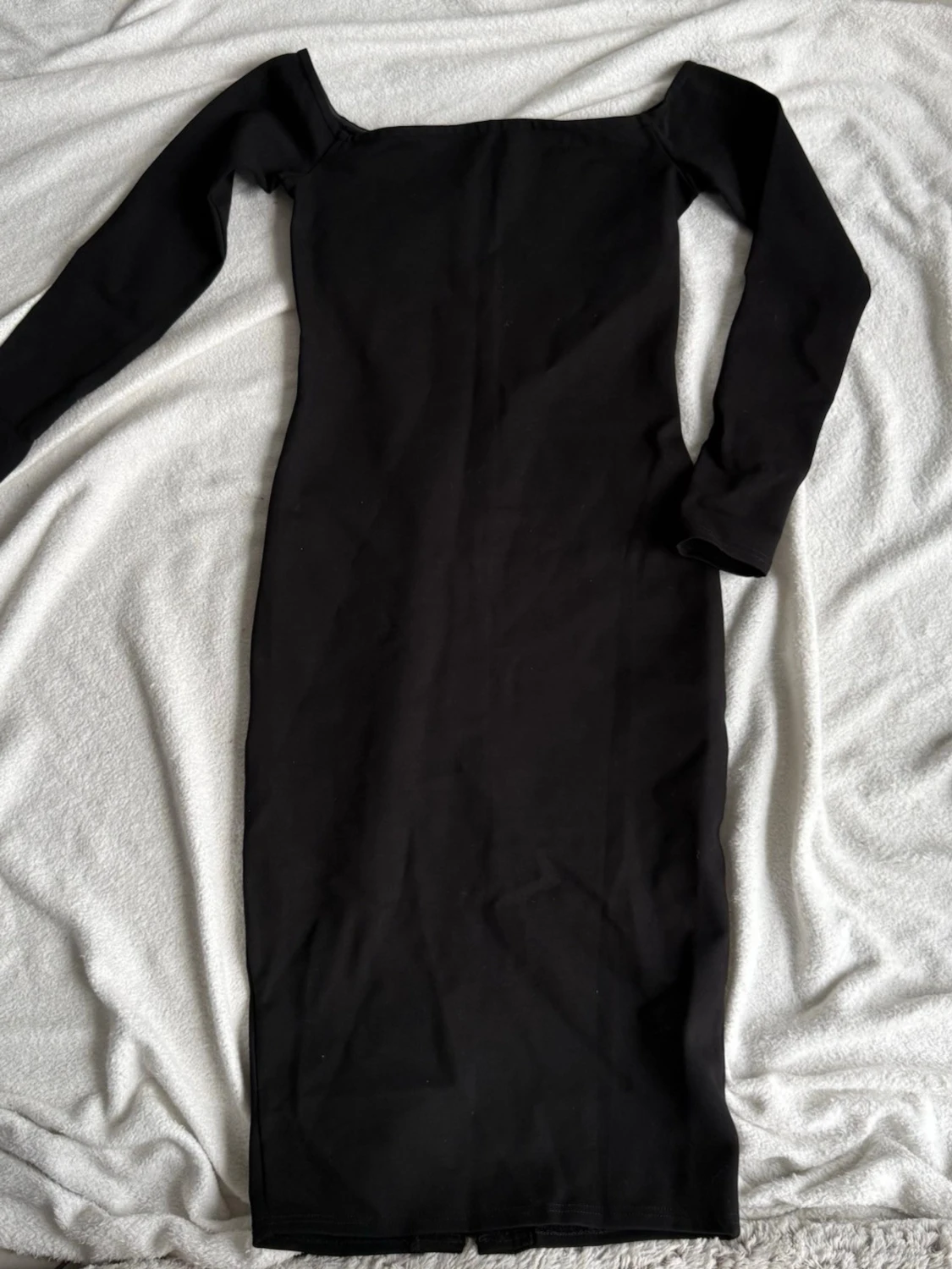Svart långärmad offshoulder klänning (S)