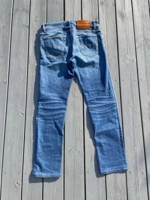 Jacob Cohën jeans NICK - Snygga jeans från Jacob Cohën i modellen NICK, storlek 32, lite små i storlek! Hör av dig vid frågor!