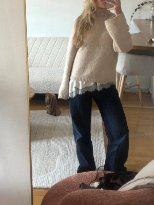 Raka jeans - Raka mörkblå jeans från HM, knappt använda. Lite långa på mig som är 163. 