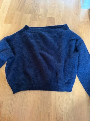Stickad tröja - Jätte snygg stickad tröja i väldigt fint skick❤️❤️köpt för ca 500kr❤️