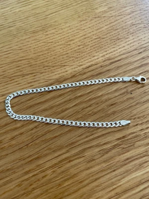 Armlänk 4mm 925 - Armlänk 4mm i 925 silver. Längden är 20cm, bra skick utan skador.