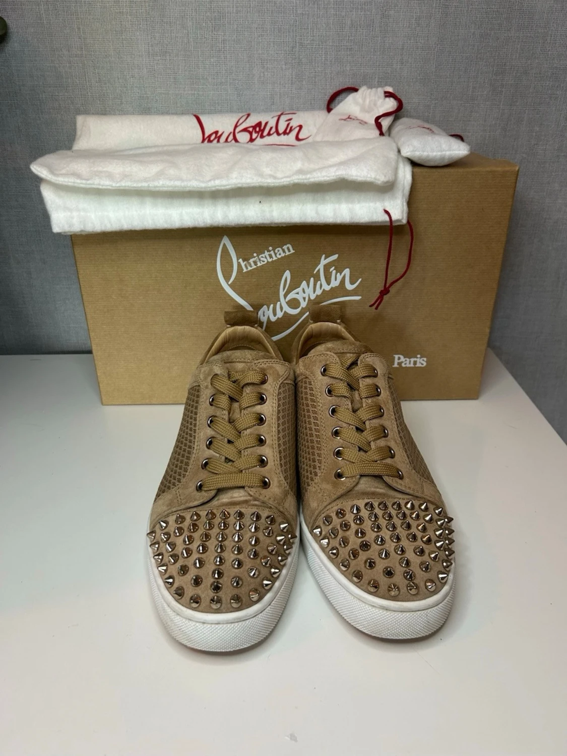 Beige sneakers från Christian Louboutin - 1