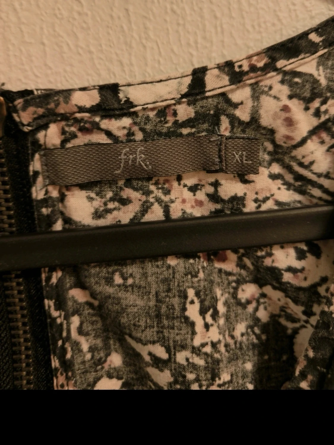 Svartvit kortklänning med mönster - 2