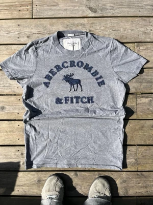 Abercrombie tee - Riktigt fet Abercrombie tisha. Utmärkt för sommaren. Inga konstigheter 