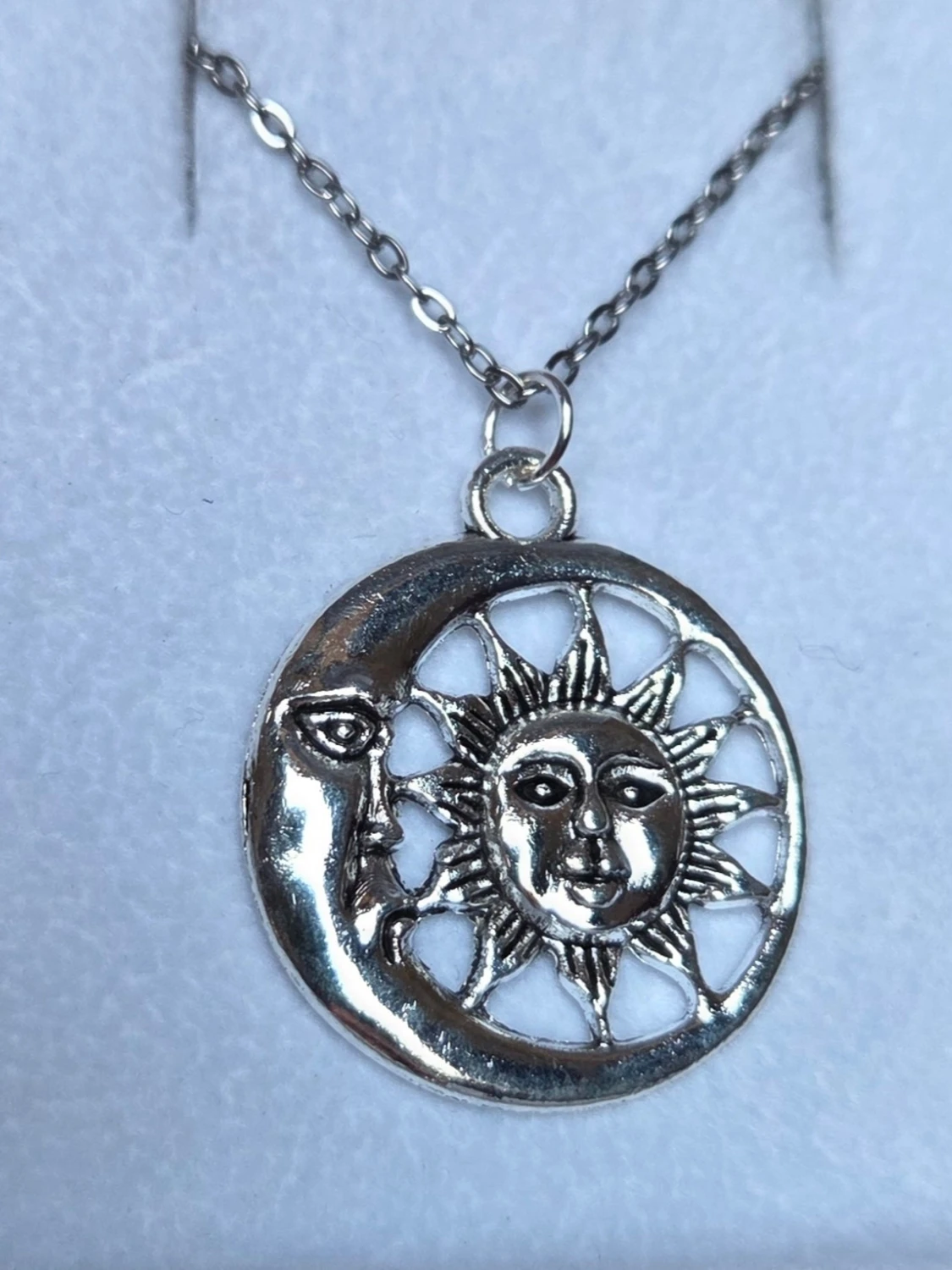 Halsband med sol och måne hänge - 1