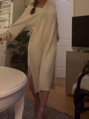 Hm klänning - Så mysig stickad lång klänning