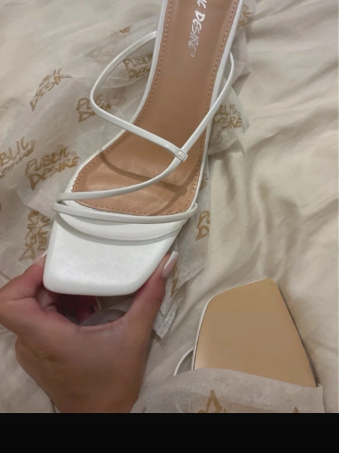 Vita pumps med remmar Public Desire - 1