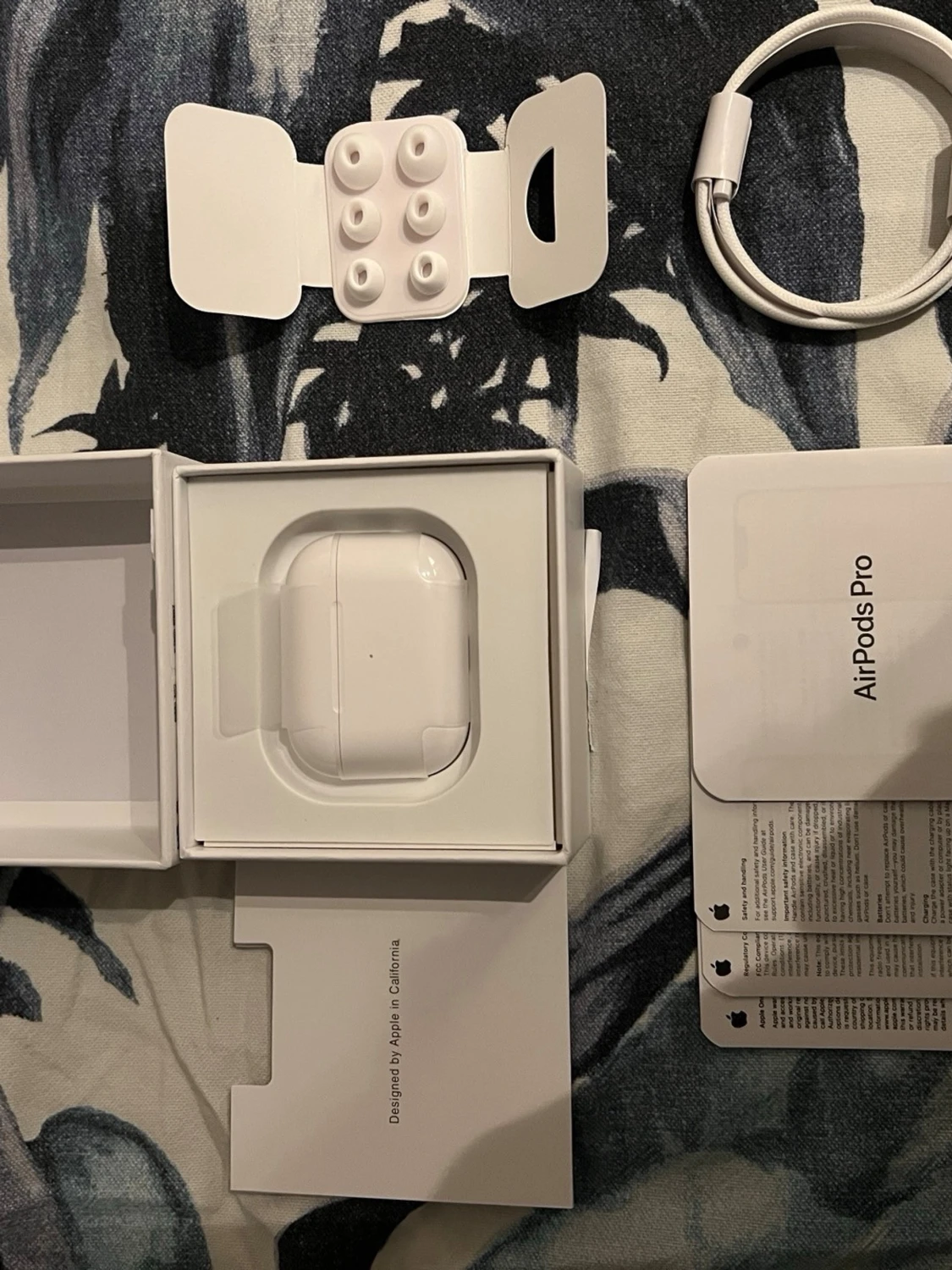 Apple AirPods Pro (2nd Gen) hörlurar