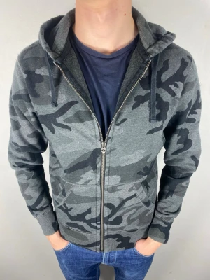 Ralph Lauren hoodie - Size S | Mycket bra skick | Modellen är 184, 74 kg | Hör av dig vid frågor!