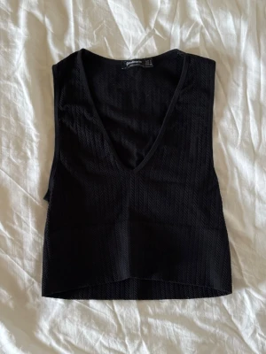 Svart v-ringad linnetopp Stradivarius S - Fint skick! Lite använd.