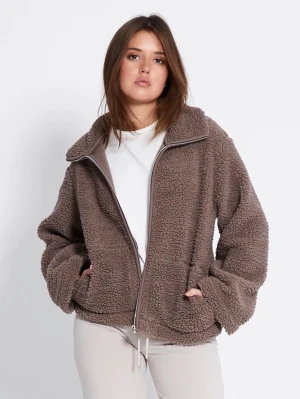 Brun teddyjacka med dragkedja - Mysig brun teddyjacka från Lager 157 i storlek XS. Jackan har hög krage, hel dragkedja framtill och två stora fickor. Oanvänd med prislapp kvar💕