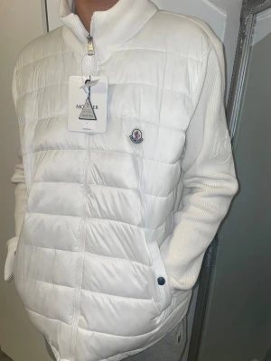 Vit dunjacka från Moncler - Storlek Xl-M