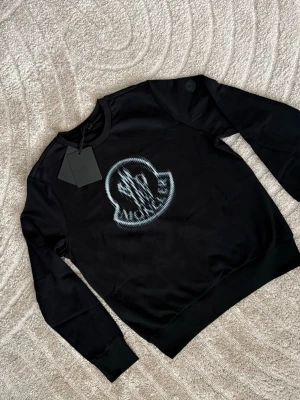 Moncler Sweatshirt - M - Moncler Sweatshirt - M  | Helt Ny | Storlek L men passar M