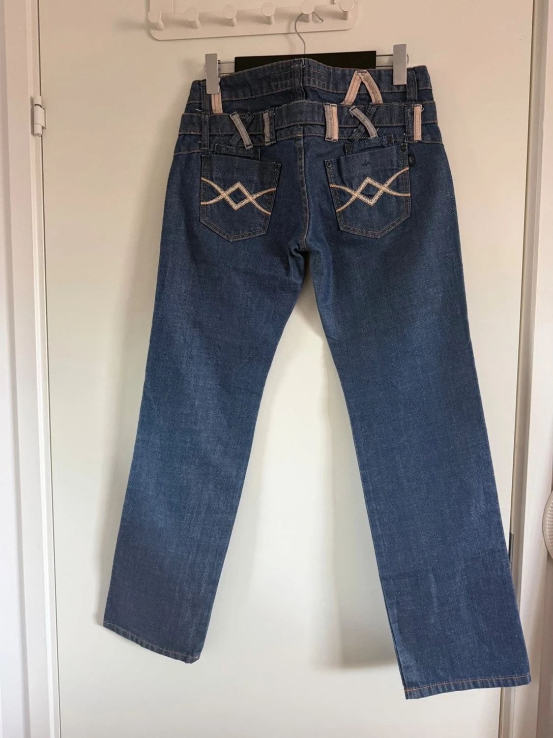 Blå jeans med broderi från CBB - 1