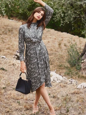 By Malina grön klänning, storlek XS - Använd bara en gång – mycket bra skick! köptes för 2799kr.  100% EcoVero viskos