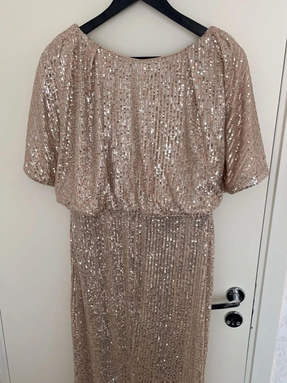 Glittrig champagnefärgad långklänning - 2