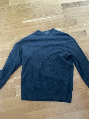 Mörkgrå stickad tröja i merinoull - Jätteskön merinoulltröja, storlek m men passar s