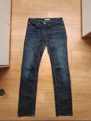 Acne jeans  - Säljer nu dessa Acne jeansen med riktigt snygga fades! De är straight fit och är i fint skick! 